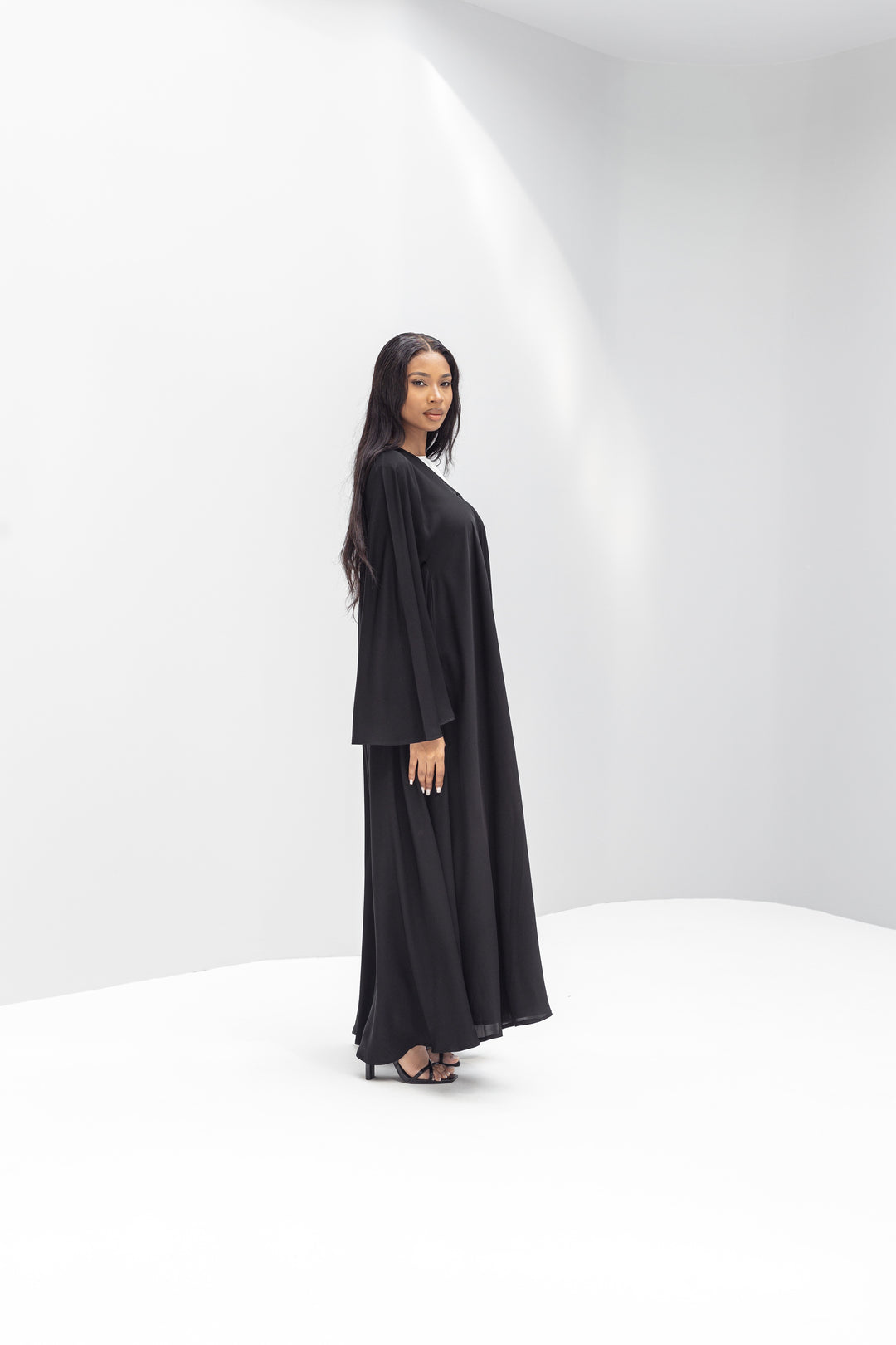 Aana Bell sleeve abaya